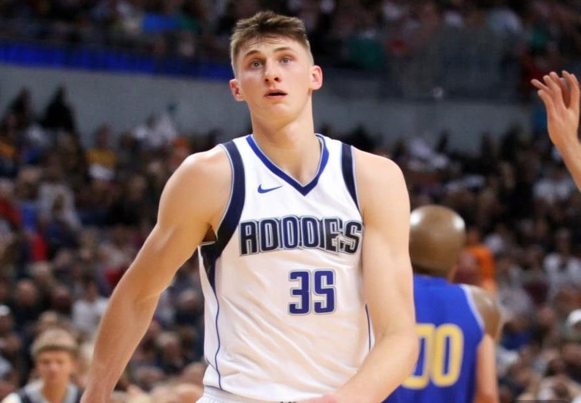 湖人队运动战报：东契奇空砍35+11，里夫斯高效替补助湖人取胜